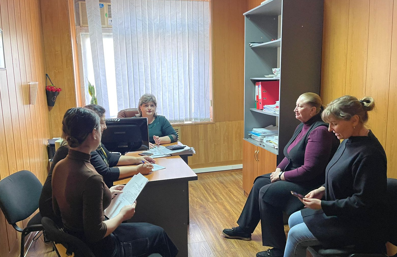 В пятницу 29 марта 2024 года в кабинете директора ГКУ РД ЦЗН в МО «Тарумовский район» прошло мини-совещание на тему «Взаимодействие с работодателями, анализ потребности заявленных вакансий».